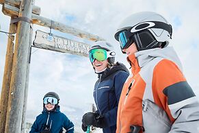 2 BR Next to Eagle River in the Heart of Vail by RedAwning - Save 20% 