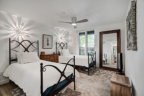 2 BR Next to Eagle River in the Heart of Vail by RedAwning - Save 20% 