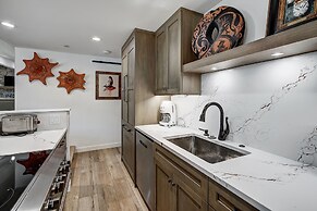 2 BR Next to Eagle River in the Heart of Vail by RedAwning - Save 20% 