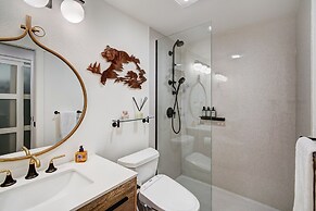 2 BR Next to Eagle River in the Heart of Vail by RedAwning - Save 20% 