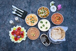 Bhikampur Lodge By Howard