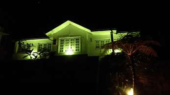 Lake Crown Holiday Home