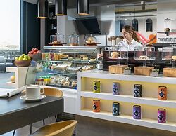 Centro Westside by Rotana