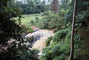 Villa Rock Stop Falls