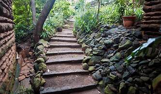 Villa Rock Stop Falls