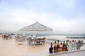 Hotel Hilltop Palace