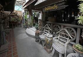 Baanthep Antique Homestay