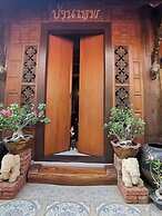 Baanthep Antique Homestay