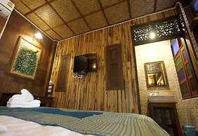 Baanthep Antique Homestay