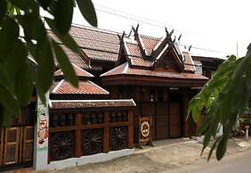 Baanthep Antique Homestay