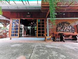 Baanthep Antique Homestay