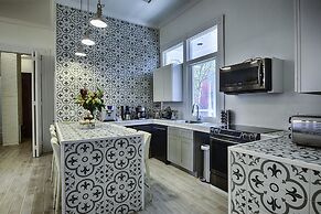 Best Location 7BR Next to FR Quarter! By YouRent