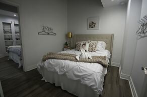 Amazing 4BR Celebrity Villa! Sleeps 8 by YouRent!