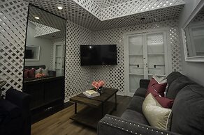 Amazing 4BR Celebrity Villa! Sleeps 8 by YouRent!