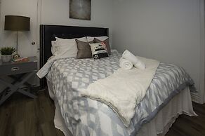 Amazing 4BR Celebrity Villa! Sleeps 8 by YouRent!