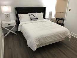 Amazing 4BR Celebrity Villa! Sleeps 8 by YouRent!