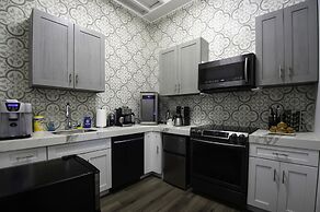 5 BR for 10! Prime Spot Near FR QT by YouRent!