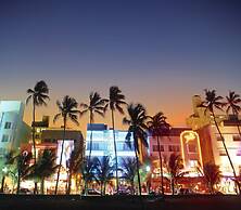 BEST DEAL! 2BR Modern Beachfront Ocean Drive WiFi