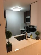 BEST DEAL! 2BR Modern Beachfront Ocean Drive WiFi