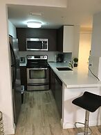 BEST DEAL! 2BR Modern Beachfront Ocean Drive WiFi