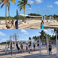 BEST DEAL! 2BR Modern Beachfront Ocean Drive WiFi