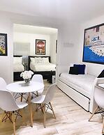 BEST DEAL! 2BR Modern Beachfront Ocean Drive WiFi