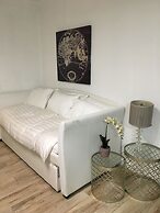 BEST DEAL! 2BR Modern Beachfront Ocean Drive WiFi