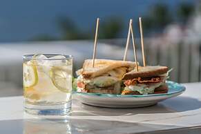 Domo20 Hotel & Sky Bar