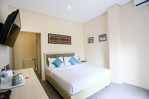 La Cecile Hotel and Cafe Komodo