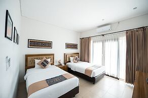 La Cecile Hotel and Cafe Komodo