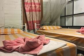 New Phiman Riverview Guesthouse - Hostel