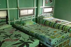 New Phiman Riverview Guesthouse - Hostel