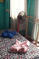 New Phiman Riverview Guesthouse - Hostel