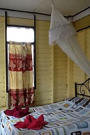 New Phiman Riverview Guesthouse - Hostel