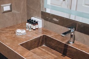 Caruso Place Boutique & Wellness Suites