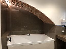 Caruso Place Boutique & Wellness Suites