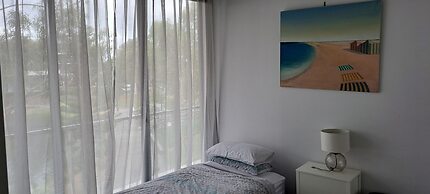 Marina View Apartment on the Maribyrnong River, Melbourne