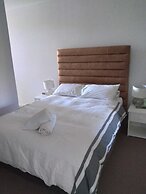 Marina View Apartment on the Maribyrnong River, Melbourne