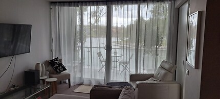 Marina View Apartment on the Maribyrnong River, Melbourne