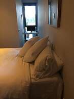 Marina View Apartment on the Maribyrnong River, Melbourne