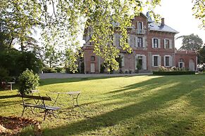 Domaine Du Buc, Le Chateau