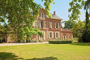 Domaine Du Buc, Le Chateau