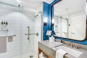 The Lodge at Gulf State Park, A Hilton Hotel