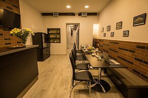 5 Rooms Mini-Hotel & Tours