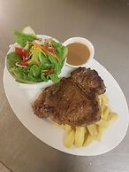 Paddy's Hotel & Apartments