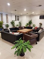 Paddy's Hotel & Apartments