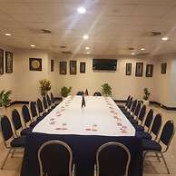 Paddy's Hotel & Apartments