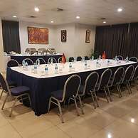 Paddy's Hotel & Apartments