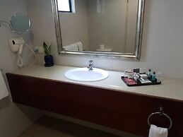 Paddy's Hotel & Apartments