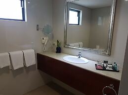 Paddy's Hotel & Apartments